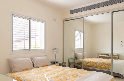 Herzliya Pituach Villa | Executive Villa & Garden in Herzliya by FeelHome