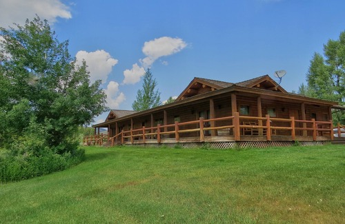 Dubois House | Executive Wind River Retreat for the Outdoor Enthusiast
