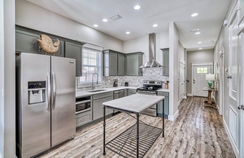Miramar Beach House | exhale: Private heated pool, Free golf cart, 2 mins to beach, Bunk Rooms