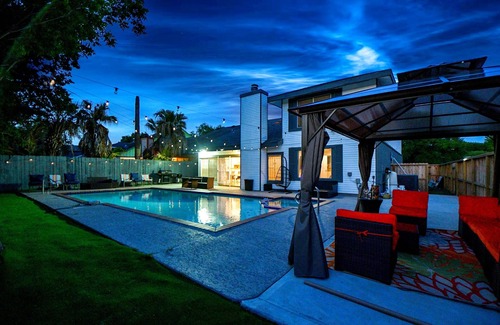 Clodine House | EXOTIC LODGEnDiscover a unique retreat experience in the heart of Houston, TX