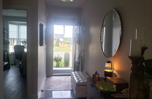 Niagara Falls House | Exotic Modern Bungalow |Sunset Views |Scenic Niagara| King Bed| Close to Buffalo