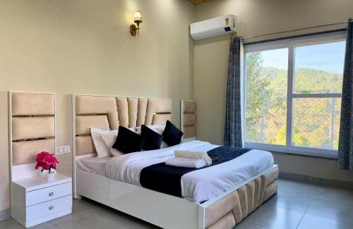 Kuthar Villa | Exotic Stays I The Corner House I Pet friendly & Serviced Villa I Open Air Lawn & Plunge Pool I Bonfire I Dance I Music I Full Party I Kasauli
