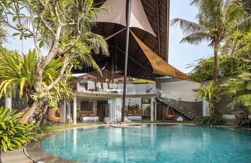 Babakan Villa | Exotic & Unique 4BR Tropical Haven: Pool - Hot Tub - Rice Field Views - Sleeps 8