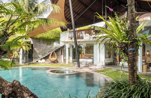 Babakan Villa | Exotic & Unique 4BR Tropical Haven: Pool - Hot Tub - Rice Field Views - Sleeps 8