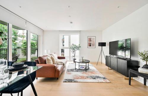 Shepherd's Bush Apartment | Exotic White City Apt -Steps to Tube, Westfield, Portobello