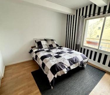 Quartier de la Goutte-d'Or Apartment | Expérience cinéma immersif dans appartement rénové près de Montmartre