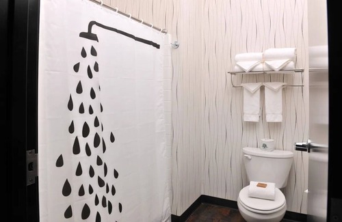 Independence Hotel | Expanded 2 Queen Beds with Sofa Sleeper, Stoney Creek Kansas City