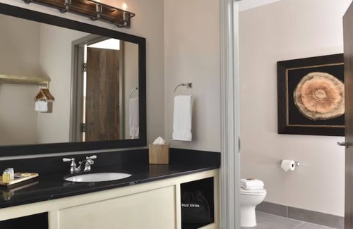 Broken Arrow Hotel | Expanded King w/Whirlpool, Stoney Creek Tulsa, Living Area w/Dry-Bar