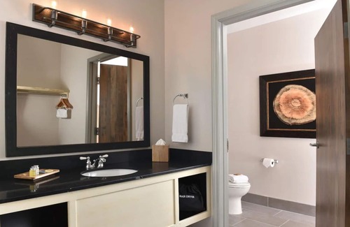 Independence Hotel | Expanded King with Whirlpool, Stoney Creek KC, Onsite Pool | 2 Units