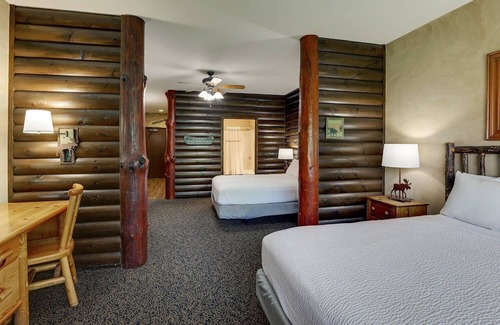 Columbia Hotel | Expanded Queen with Kitchenette & Closet! Stoney Creek Columbia