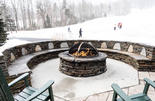 West Dover Condo | Expansive 2BR | Sleeps 10 | Ski-In