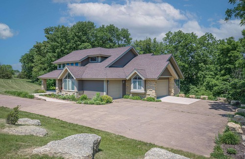 The Galena Territory House | Expansive 5b6ba Countryside Home in welcoming Galena