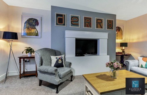 Londonderry Apartment | Expansive and spacious apartment within Georgian townhouse.