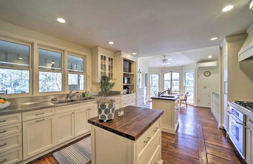 Highlands House | Expansive home, Walk to Downtown,Fiber Optic Wi-FI