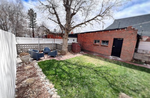 Villa Park House | Expansive Luxury Downtown Haven Family Friendly, 4 Bedroom, 2 Bath, Fenced Yard