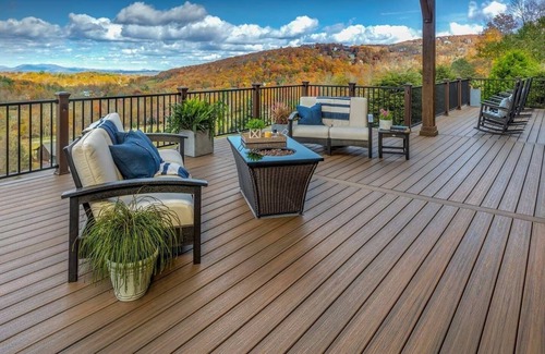 Boone Cabin | Expansive mountain views, Hot Tub, 1 mi to Blue Ridge Pkwy, Chef's Kitchen