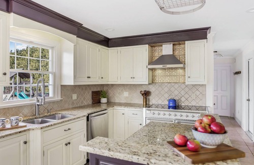 Southold House | Expansive North Fork Estate on almost 3 Acres, Close to Vineyards and.