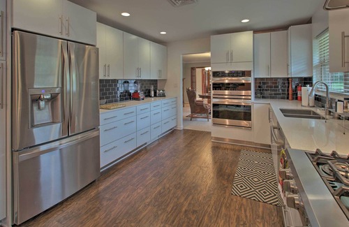 Hot Springs House | Expansive Retreat with Pool ~ 1/2 Mi to Oaklawn!