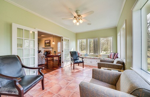Texarkana House | Expansive Texarkana Home w/Yard: Near Golf!