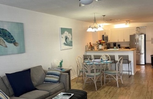 Pelican Bay Condo | Expectational Cozy Condo Near Beach & Restaurantsn