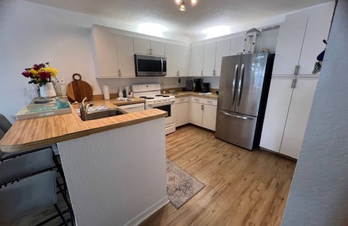 Pelican Bay Condo | Expectational Cozy Condo Near Beach & Restaurantsn