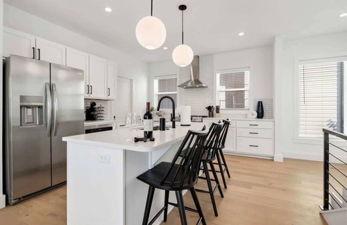 Downtown House | Expedition - Arts District - Garage - 0.5 mi DT