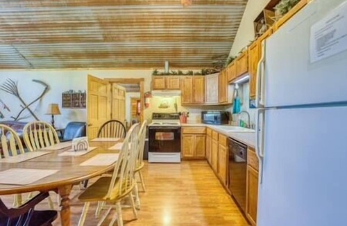 Norfork House | Expedition Suite, Gatherings, River view, Wade-in access
