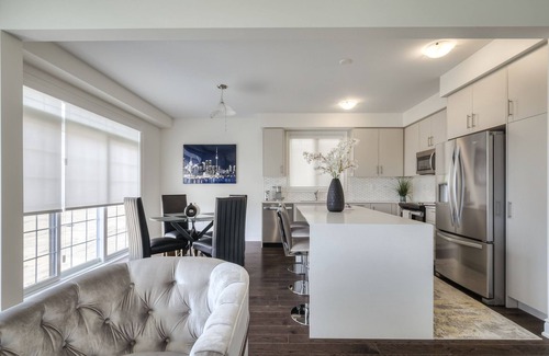 Bradford House | Experience Luxury Living-Minutes from Canada's Wonderland