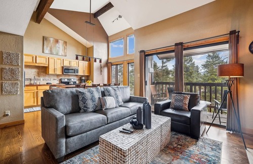 Four O'Clock Condo | Experience 4 O'Clock Lodge A16 condo in Breckenridge with mountain views and hot tub access!