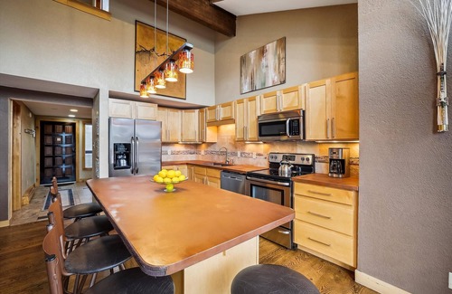 Four O'Clock Condo | Experience 4 O'Clock Lodge A16 condo in Breckenridge with mountain views and hot tub access!
