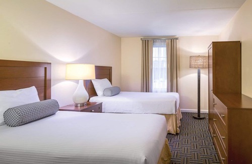 The Point Resort | Experience a charming getaway to Club Wyndham Long Wharf in Newport, RI.