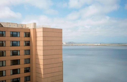 Burlingame House | Experience a redesigned hotel near the San Francisco airport