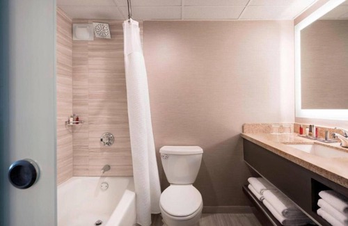 Burlingame House | Experience a redesigned hotel near the San Francisco airport