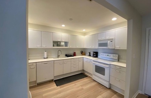 Longboat Key Apartment | Experience a resort feel vacation on the beach in Longboat Key
