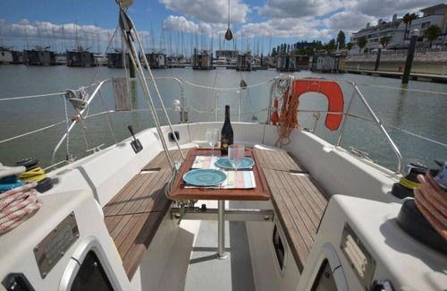 Parque das Nacoes Boat Rental | Experience a Unique Stay in Lisbon