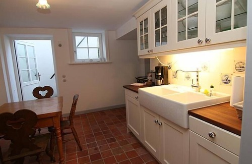 Hornum Apartment | Experience an unforgettable vacation at the Friesenstube in Hörnum! There are currently no
