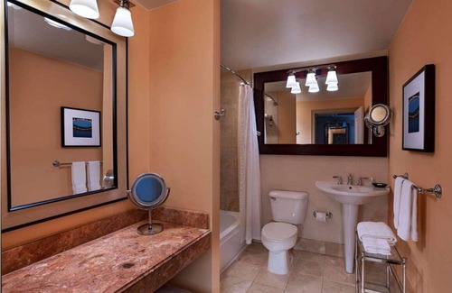 Downtown Austin Hotel | Experience Art Deco Elegance! Spacious Suite with Kitchenette, Pets Allowed!