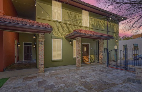 West Campus House | Experience Austin + 3 BR + 5 mins to Downtown!