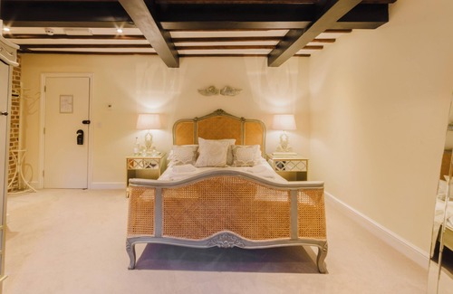 Birchington Hotel | Experience boutique comfort above The Powell pub in Birchington. Stylish en-suite rooms, luxury touches, and a vibrant pub below—perfect for business, couples, or families. Book your coastal escape today!