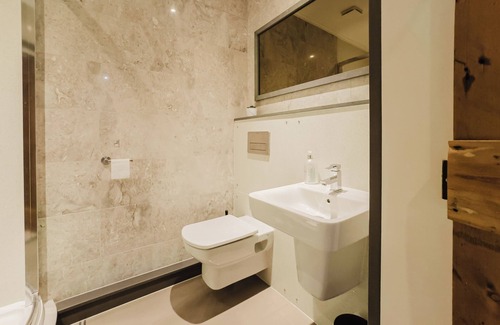 Birchington Hotel | Experience boutique comfort above The Powell pub in Birchington. Stylish en-suite rooms, luxury touches, and a vibrant pub below—perfect for business, couples, or families. Book your coastal escape today!