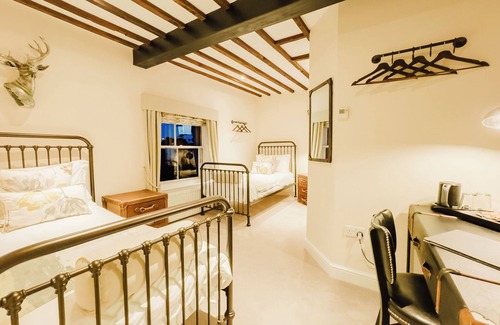 Birchington Hotel | Experience boutique comfort above The Powell pub in Birchington. Stylish en-suite rooms, luxury touches, and a vibrant pub below—perfect for business, couples, or families. Book your coastal escape today!