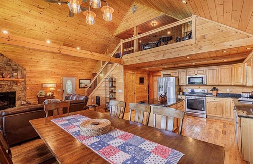 Bryson City Cabin | Experience breathtaking mountain views at Changes in Altitude!