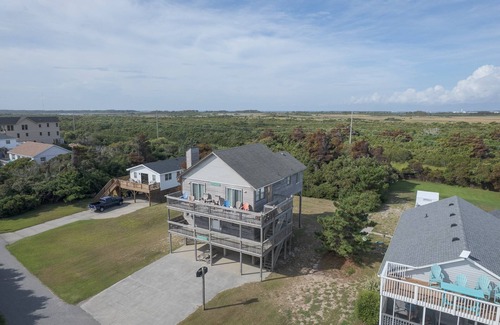 South Nags Head House | Experience coastal living at Morning Star, a 5BR home in Nags Head, perfect for up to 10 guests.