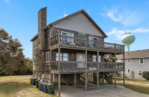 South Nags Head House | Experience coastal living at Morning Star, a 5BR home in Nags Head, perfect for up to 10 guests.
