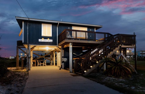 Fort Morgan Cabin | Experience Coastal Living at The Blue Pearl: Private Beach Access | Pet-Friendly