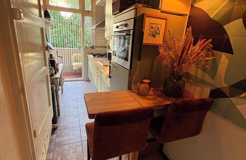 Erasmuspark Apartment | Experience colorful apartment with Gaudi vibes next to paradise park in BoLo!