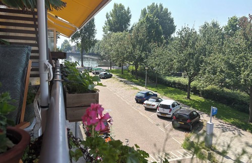 Erasmuspark Apartment | Experience colorful apartment with Gaudi vibes next to paradise park in BoLo!