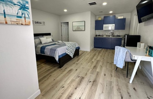 New Port Richey Apartment | "Experience comfort and convenience in our beach vibes guest house!”