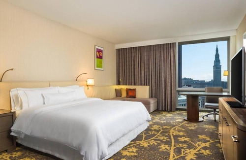 Downtown Cleveland Hotel | Experience Comfort and Convenience at this Sleek Room w/Central Location