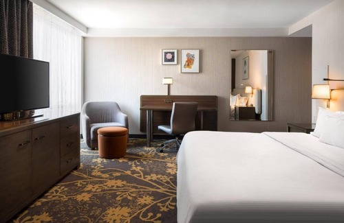 Downtown Cleveland Hotel | Experience Comfort and Convenience at this Sleek Room w/Central Location